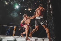Praha zažila napínavé bitvy na galavečeru MMA.