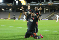 Fotbalisté Manchesteru United slaví gól do sítě Lince.