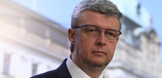 Ministr průmyslu a obchodu a dopravy Karel Havlíček (za ANO).