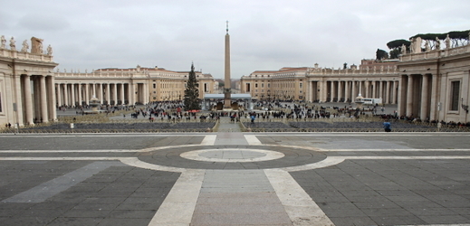 Svatopetrské náměstí ve Vatikánu.