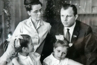 Jurij Gagarin se svou rodinou.