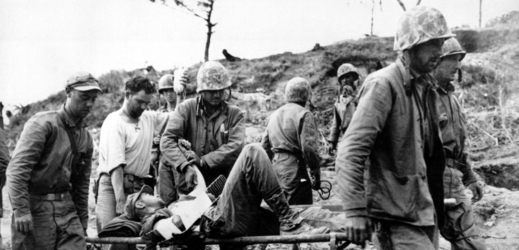 Američané bojující na ostrově Okinawa.