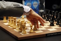Šachový mistr světa pořádá online turnaj, hraje se o balík.
