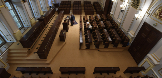 Jednací místnost Poslanecké sněmovny v Thunovském paláci.