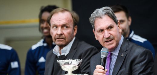 Šéf tenisové federace David Haggerty (vpravo). 