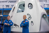 Astronauti NASA Robert Behnken (vlevo) a Douglas Hurley,