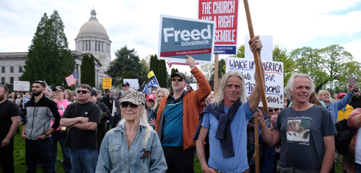 Protestující proti karanténě ve Washingtonu.