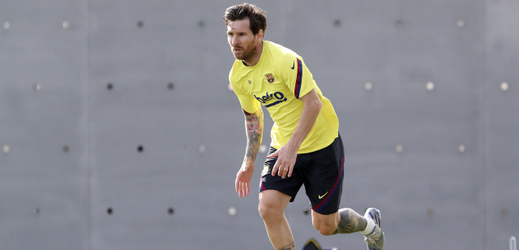 Už i hvězdný Leo Messi začal s tréninkem.