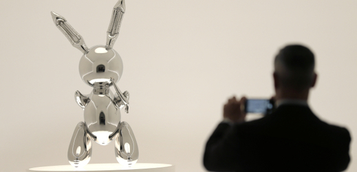 Socha amerického tvůrce Jeffa Koonse nazvaná Zajíc.