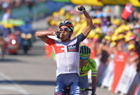 Bývalý kolumbijský cyklista Jarlinson Pantano slaví vítězství v etapě Tour de France.