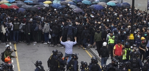Nepokoje v Hongkongu. 