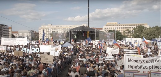 Před rokem demonstrovalo na Letenské pláni přes 200 tisíc lidí.