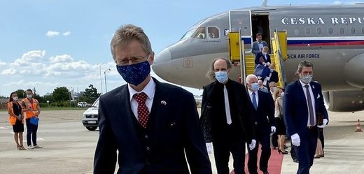 Předseda Senátu Vystrčil je na své první zahraniční návštěvě na Slovensku.