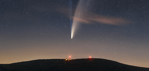 Dlouhé ohony komety Neowise od Petra Horálka.