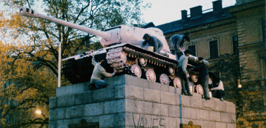 Tank na Smíchově připomínal příjezd Rudé armády v květnu 1945.