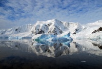 Nad Antarktidou je největší ozonová díra posledních let.