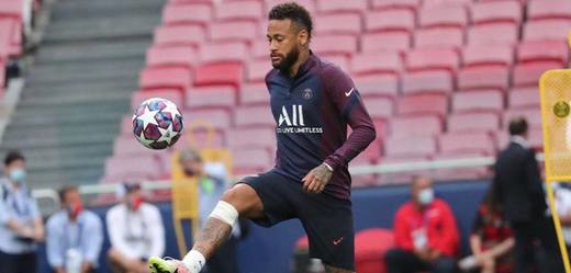 Kanonýr Paris Saint Germain Neymar rozhodl hattrickem o výhře brazilských fotbalistů v kvalifikaci mistrovství světa.