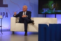 Moderátor pořadu Jaromír Soukup a místopředseda hnutí ANO Jaroslav Faltýnek.