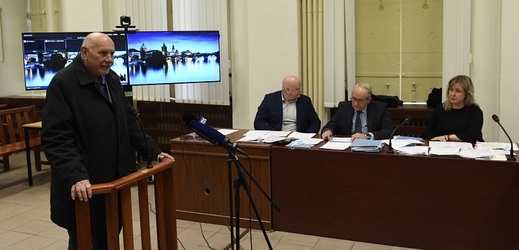Jednání mezi Altnerovými a ČSSD bylo vyhrocené, svědčil i Zeman.