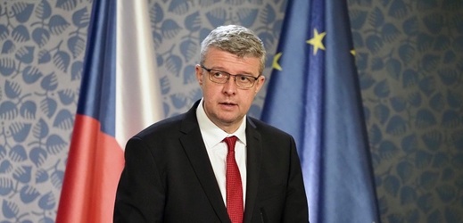 Ministr průmyslu a obchodu Karel Havlíček (za ANO).