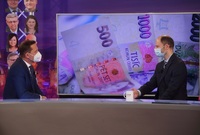 Moderátor pořadu Jaromír Soukup a viceprezident Svazu průmyslu a dopravy Radek Špicar.