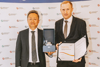 Ceněnou trofej ve středu 19. května převzal v reprezentačních prostorách Ministerstva průmyslu a obchodu České republiky prezident HMMC Cheolseung Baek