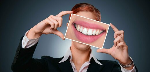Dentální hygiena u stomatologa není jen lepším vyčištěním zubů