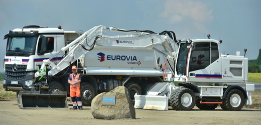 Stavbaři 7. června 2021 zahájili v Letech u Písku dostavbu dálnice D4 mezi Příbramí a Pískem. V provozu má být do konce roku 2024. 