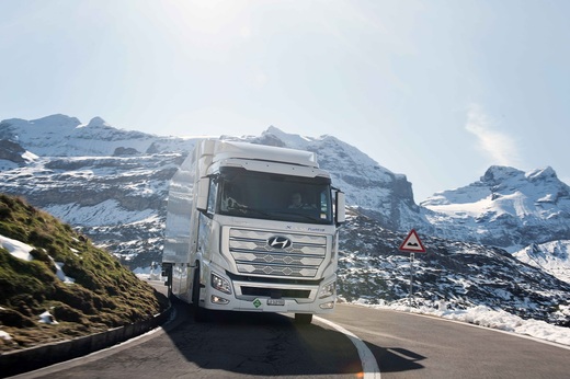 Flotila nákladních vozidel Hyundai XCIENT Fuel Cell s palivovými články překročila hranici jednoho milionu ujetých kilometrů.