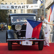 V pražské Opletalově ulici odstartoval 12. srpna 2021 závod historických automobilů 1000 mil československých, který se pojede přes Bratislavu.