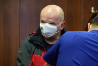 Před senátem Vrchního soudu v Olomouci stanul 10. listopadu 2021 Zdeněk Hanus obžalovaný z brutální vraždy muže na Vsetínsku. Podle obžaloby známého, který jel na kole, srazil loni autem, opakovaně ho poté udeřil a zasadil mu 21 bodných ran, nakonec nechal nůž své oběti zaražený v hlavě a znovu jej přejel autem. Krajský soud mu uložil 18 let vězení, muž se proti verdiktu odvolal.