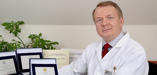 MUDr. Ivan Fišer, Ph.D., specialista na léčbu onemocnění sítnice a sklivce.