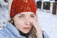 Zima může způsobovat celou řadu očních problémů.