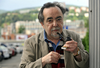 Ve věku 82 let zemřel 9. ledna 2022 filmový režisér Dušan Klein (na snímku z 30. května 2015). Byl mimo jiné tvůrce série filmů o "básnících".