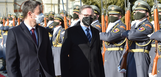 Slovenský premiér Eduard Heger (vlevo) a jeho český protějšek Petr Fiala se setkali 11. ledna v Bratislavě.