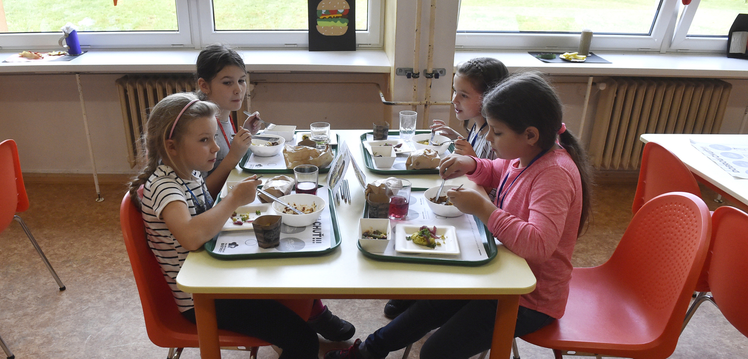 Auch wegen der Inflation wächst das Interesse an kostenlosen Mittagessen in den Schulen weiter