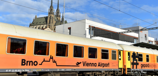 Pilotní přímý vlakový spoj z Brna na letiště ve Vídni vyjel 22. února z brněnského hlavního nádraží. Vedení Brna usiluje o to, aby na vídeňské letiště jezdily pravidelné spoje.