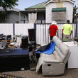 Austrálii postihly záplavy, lidé musejí stěhovat věci ze zatopených domů.