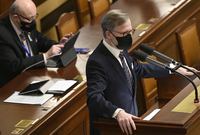 Premiér Petr Fiala hovoří 2. března 2022 v Praze na schůzi Poslanecké sněmovny.