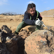 Technik archeologického výzkumu Aleš Mikeš ohledává 4. března 2022 místo nálezu železářské pece z 3. století před naším letopočtem, objevené na místě budoucí dálnice D55 u Bzence na Hodonínsku.