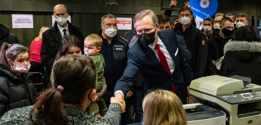 Premiér Petr Fiala (ODS) navštívil 4. března 2022 v kongresovém centru Aldis v Hradci Králové Krajské asistenční centrum pro pomoc uprchlíkům z Ukrajiny.