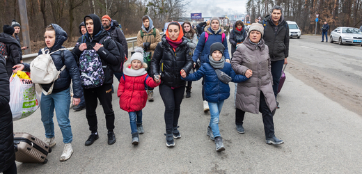 Váleční uprchlíci z Ukrajiny na cestě do bezpečí. 