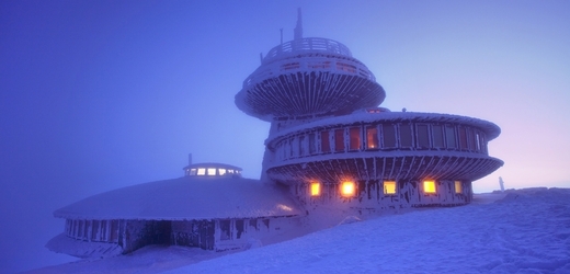 Chata na vrcholku nejvyšší hory Česka Sněžky (ilustrační foto).