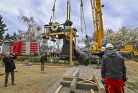 Ve Štefanikově hvězdárně na pražském Petříně demontovali 6. dubna 2022 dvojitý Zeissův dalekohled. Za pomoci těžké techniky byl naložen na nákladní automobil, který ho odvezl do německé Jeny, kde projde kompletní renovací.