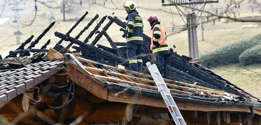 V Osvětimanech na Uherskohradišťsku hořela v noci na 29. března 2022 hospoda Na Srubu vlastněná firmou hradního kancléře Vratislava Mynáře. Předběžná výše škody je 15 milionů korun. Požár likvidovalo sedm profesionálních a dobrovolných jednotek hasičů ze Zlínského a Jihomoravského kraje. 