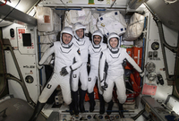 Čtveřice tvořená Američany Thomasem Marshburnem, jeho kolegy z NASA Kaylou Barronovou a Rajou Charim a Němcem Matthiasem Maurerem z ESA byla na ISS od loňského listopadu.