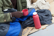 Na zdravotní ošetření bezdomovců lze přispět nákupem ošetřenky Armády spásy