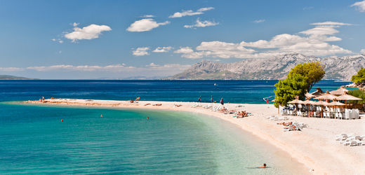 Pláž Makarska, Chorvatsko (ilustrační foto).