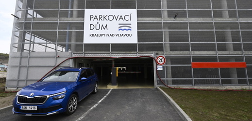 Parkovací dům v Kralupech nad Vltavou.