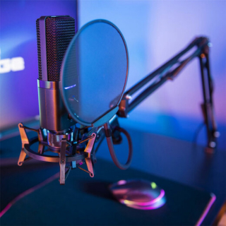 Posuňte kvalitu nahrávaného zvuku na novou úroveň s mikrofonem Stream 900 HD Studio od uRage.